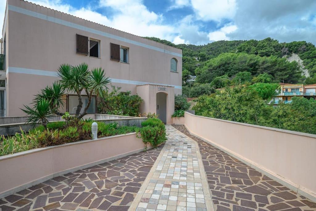 מנטון La Villa Julia - Calme - Spacieux - Parking Prive - Climatisation מראה חיצוני תמונה